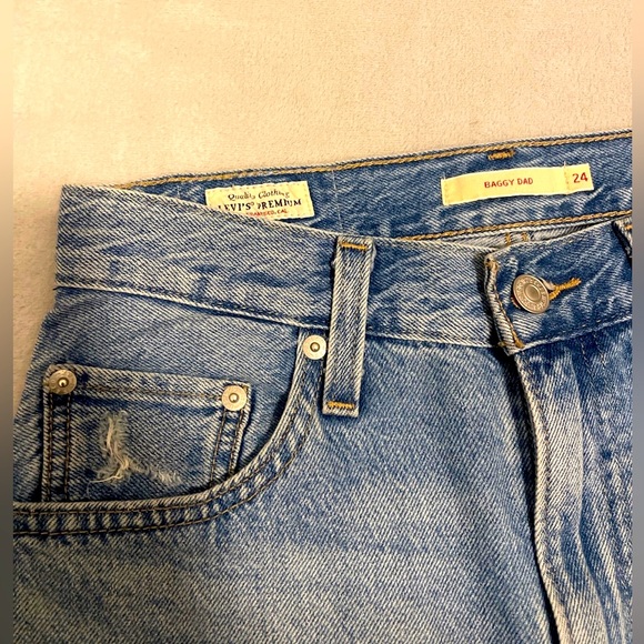 ⁉️Sold‼️Levi’s Baggy Dad 2015 Mid light wash Sz 24 - Picture 5 of 10